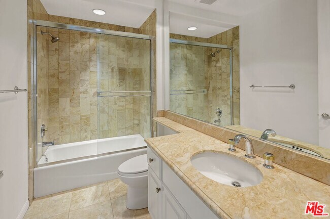 Building Photo - 11500 San Vicente Blvd