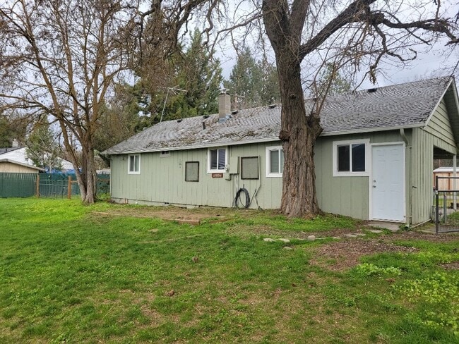 Building Photo - 276 Perrydale Ave