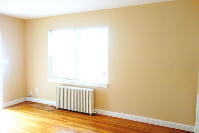 Building Photo - 8409 Greenwood Ave