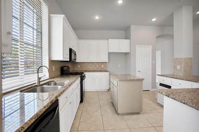 Building Photo - 256 White Dr