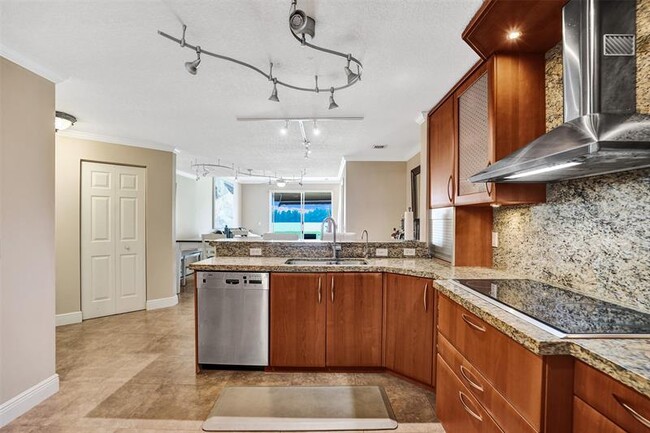 Building Photo - 4059 Crystal Lake Dr