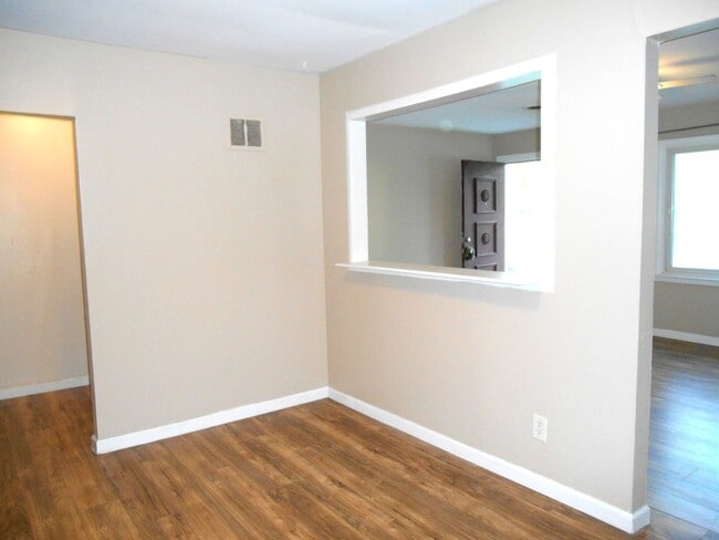 Building Photo - 1604 Sycamore St