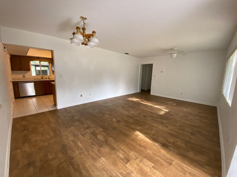 Building Photo - 151 S Triplet Lake Dr