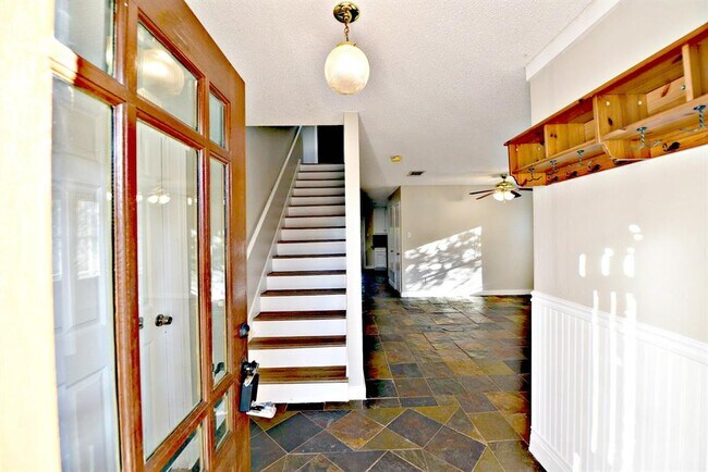 Building Photo - 511 Cripple Creek Rd