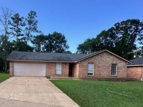Building Photo - 2126 Southwood Dr