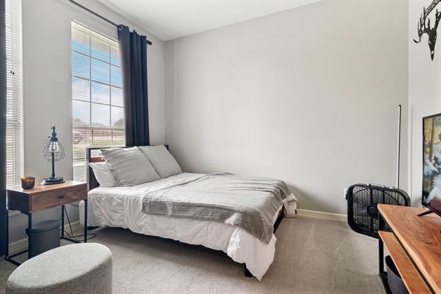 Building Photo - 16435 Red Oak Cir N
