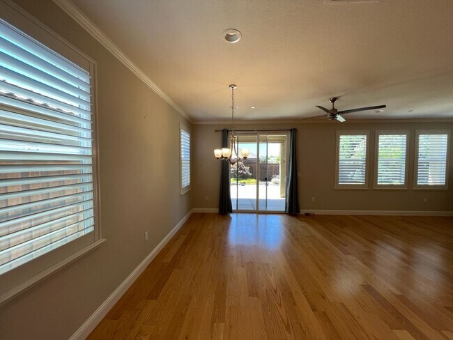 Building Photo - Newer single story home located in desirab...