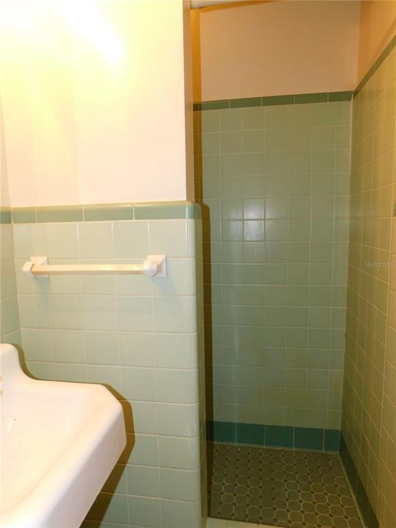 Building Photo - 548 NE 5th Ave