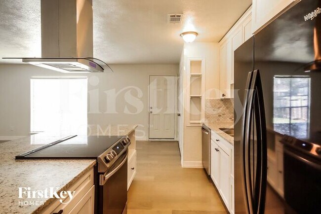Building Photo - 5026 Parkridge Drive