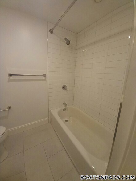 Building Photo - 40 Malvern St