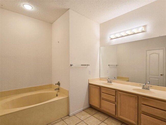 Building Photo - 8321 Cambria Dr