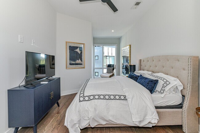 Building Photo - 1072 Kenilworth Ave