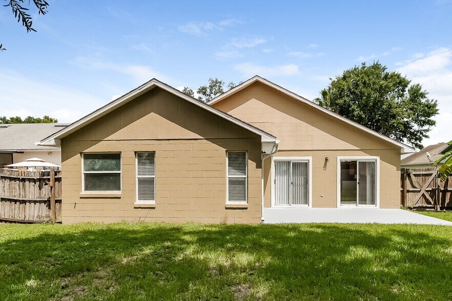 Building Photo - 2120 Cuxham Ct