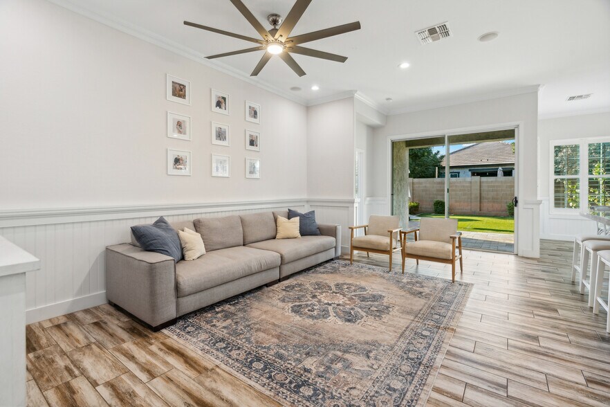 Building Photo - 10560 E Nichols Ave