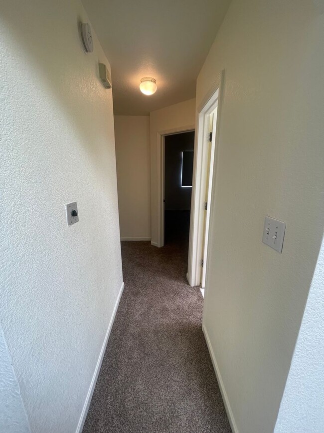 Building Photo - Charming 3-bedroom, 2-bathroom Home locate...