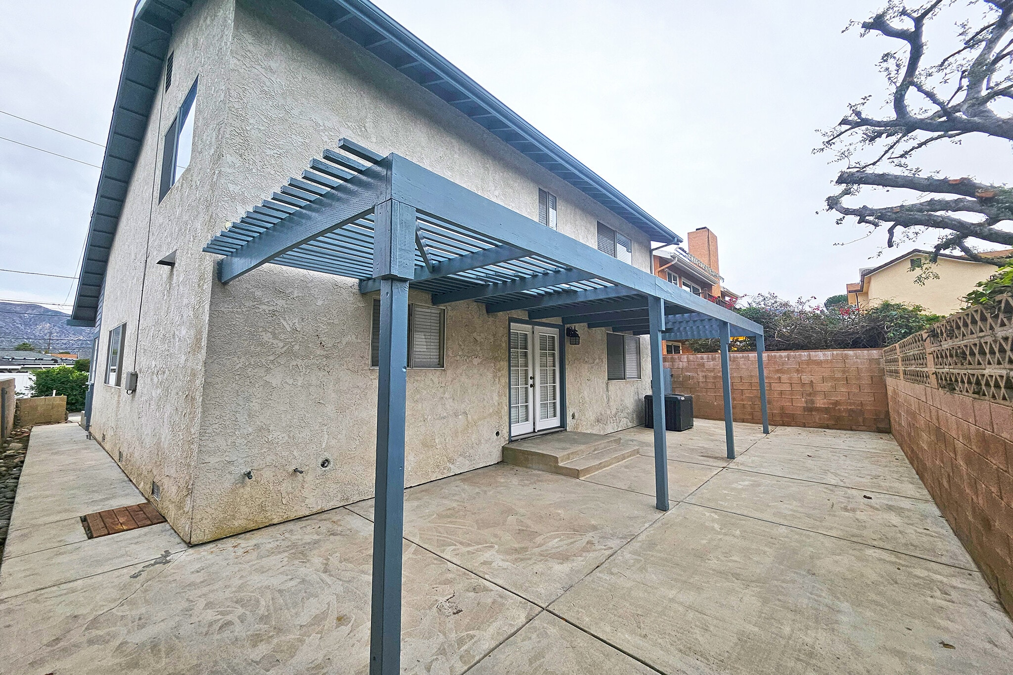 Building Photo - 7556 Thousand Oaks Dr