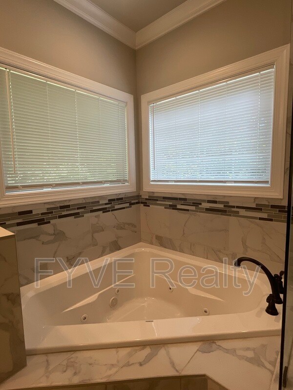 Building Photo - 120 Utsesti Way