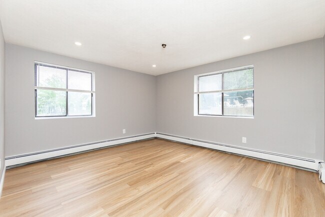 Building Photo - 131 Pierce St