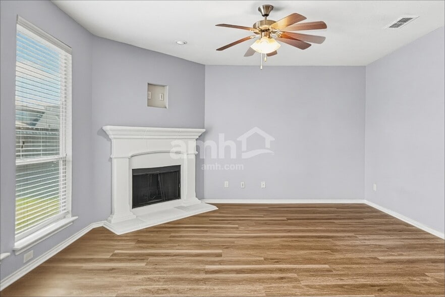 Building Photo - 3101 Hornbeam St