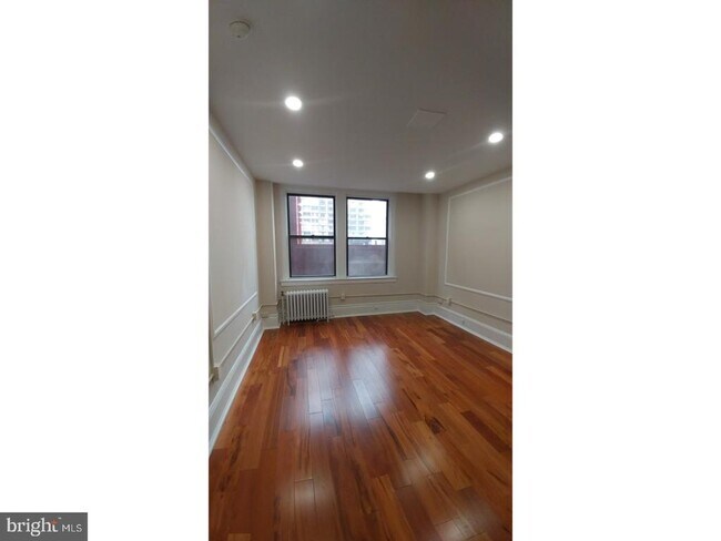 Building Photo - 1324 Locust St
