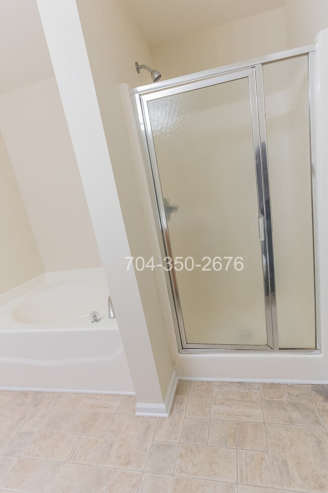 Building Photo - 1941 Pheasant Glen Rd