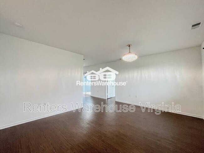 Building Photo - 1713 Dresdon Ln
