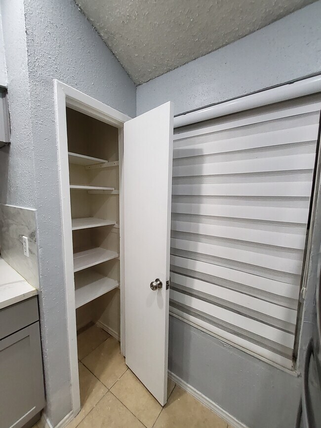 Building Photo - 10151 Inwood Hollow Ln