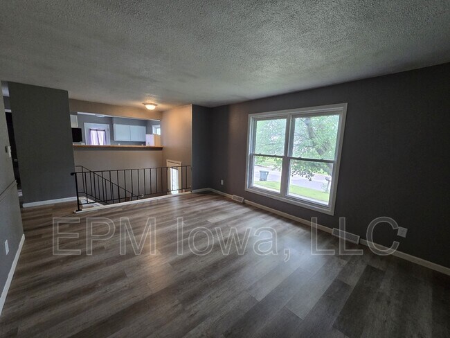 Building Photo - 1242 Edgewood Dr