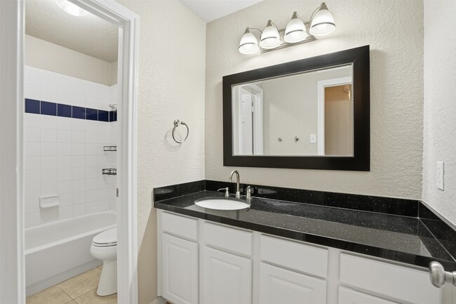 Building Photo - 10358 Grandbrook Dr