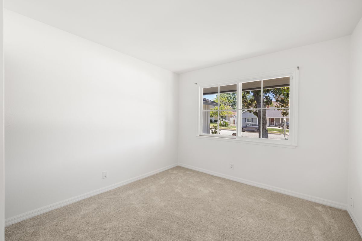 Building Photo - 41 Oakleaf Ave