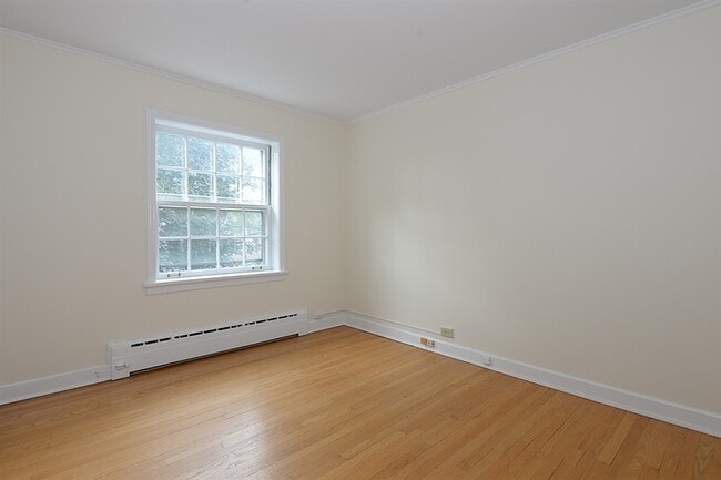 Building Photo - 1402 Hinman Ave