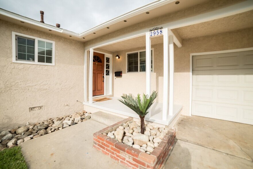 Building Photo - 2958 Gramercy St