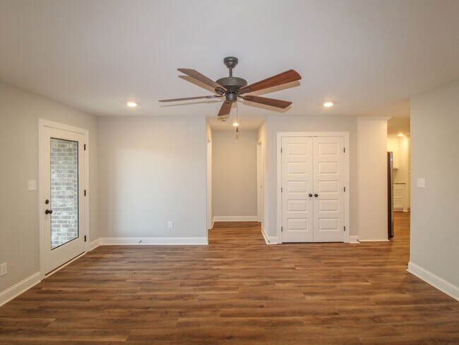 Building Photo - 4 BR - 3 Baths -  Cable, Internet & Lawn-care and Pest Control Included!