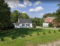 Building Photo - 4 Bedroom 2 Bath House