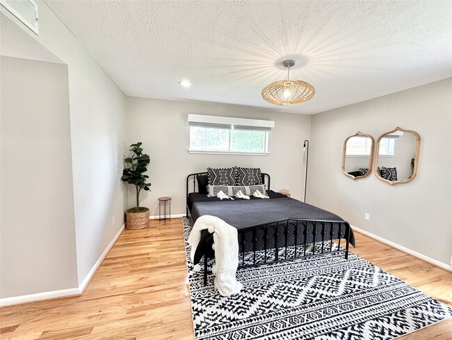 Building Photo - 19 Champions Colony W