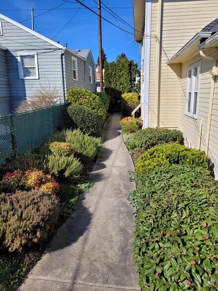 Building Photo - 1219 Burwell St