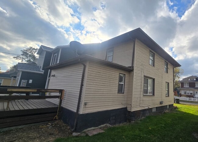 Building Photo - 540 Blaine Ave