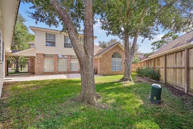 Building Photo - 313 Winding Oak Ln S