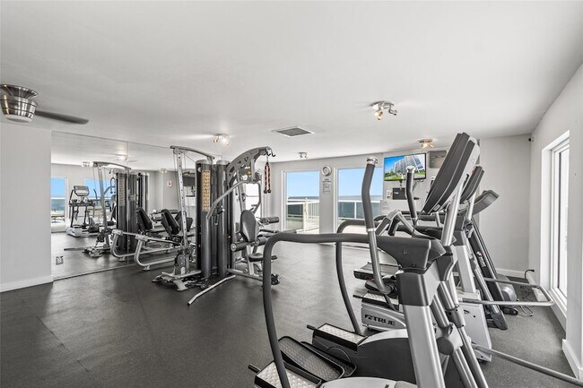 Building Photo - 2841 N Ocean Blvd