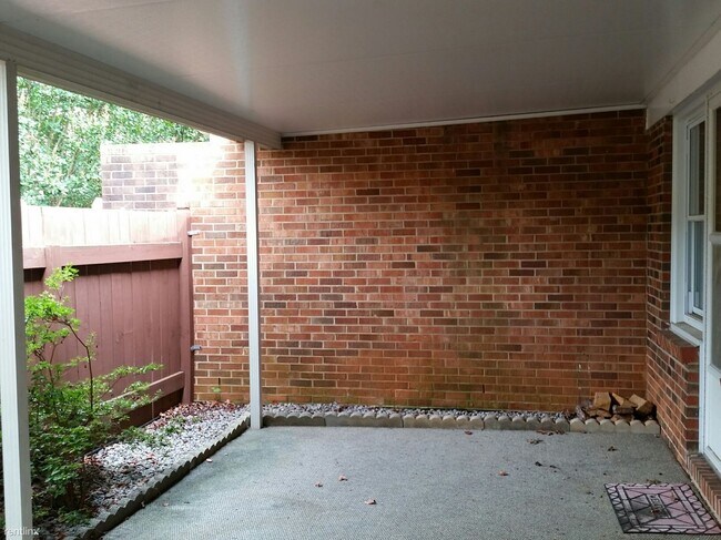 Building Photo - 2 br, 2 bath House - 4812 Tower Rd Unit D