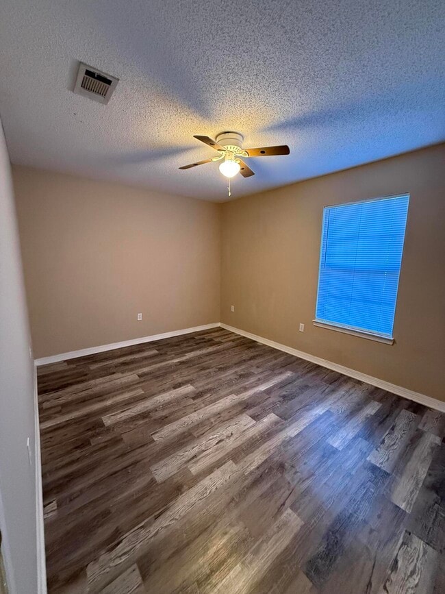 Building Photo - 192 Mary Ln