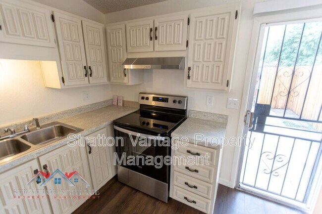 Building Photo - 3120 N 67th Ln