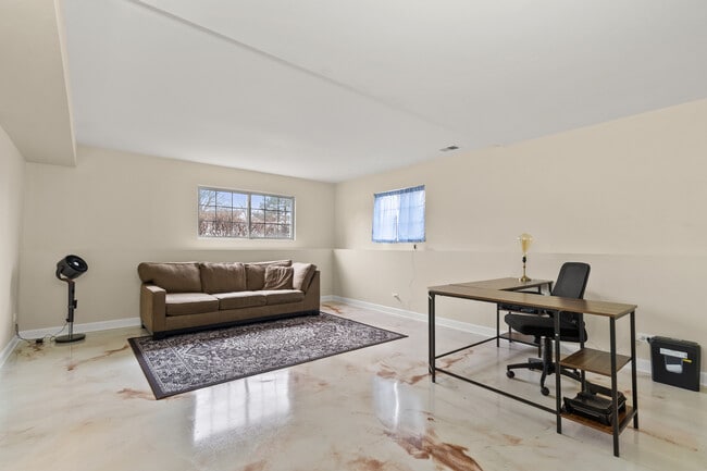 Building Photo - 1774 Middlebury Dr