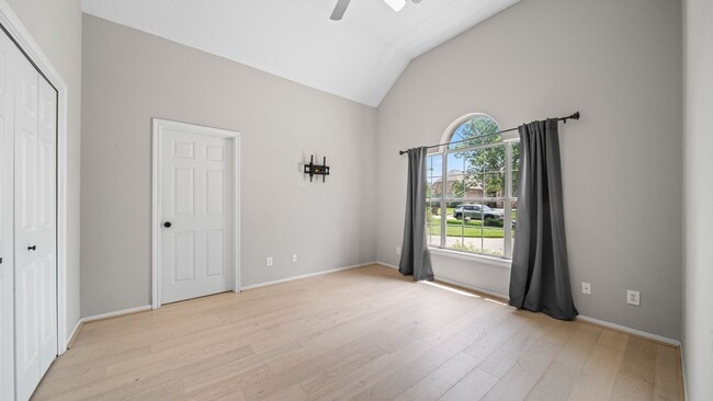Building Photo - 118 Hillsborough Dr W