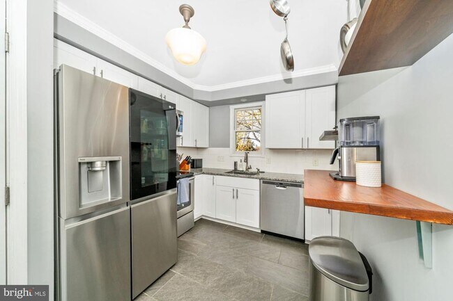 Building Photo - 313 N Market St