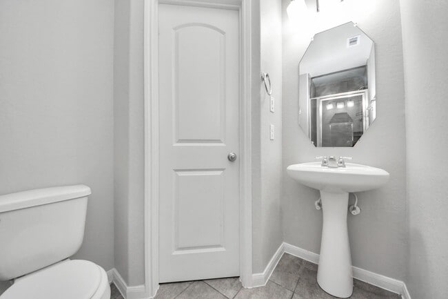 Building Photo - 6007 Prince Pl Dr