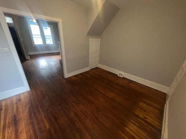 Building Photo - Oversized Classic Row Home w Wood Floors a...