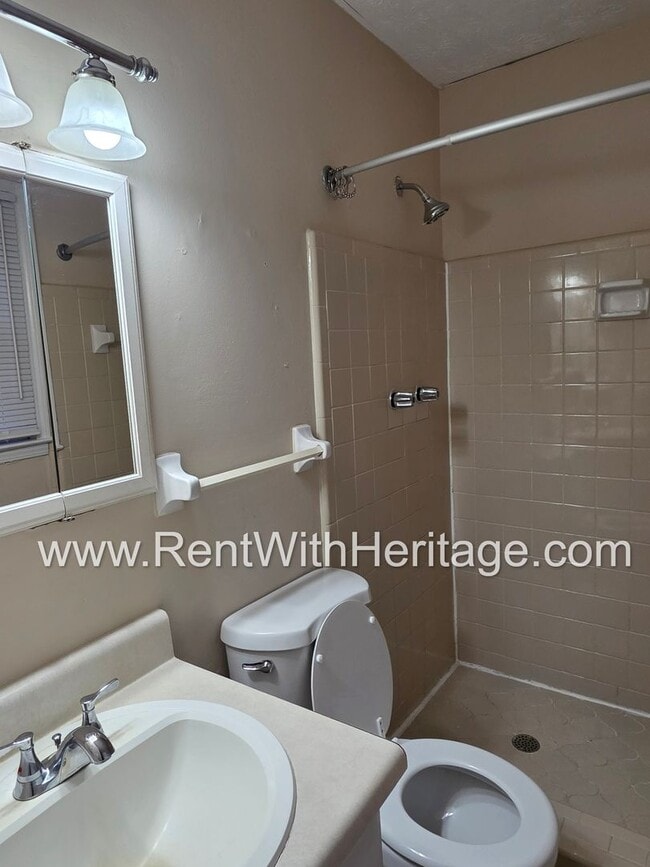 Building Photo - GREAT NEWS! 3 BEDROOM/ 2 BATH HOME WITH PARTIAL FINISHED BASEMENT