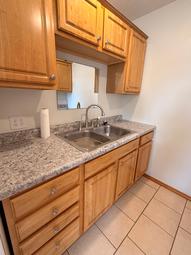 Building Photo - 1106 W Farmer St