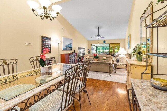 Building Photo - 4660 La Jolla Dr